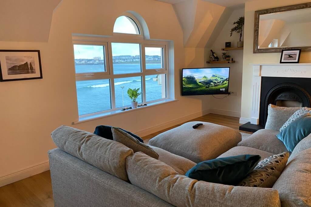 Sound Of The Sea - Penthouse In Portrush Apartment ภายนอก รูปภาพ