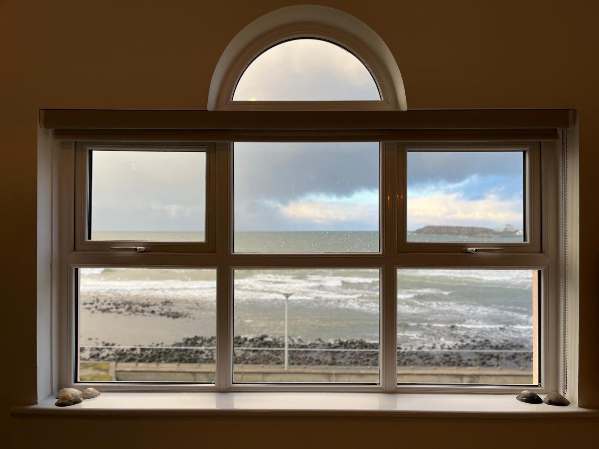 Sound Of The Sea - Penthouse In Portrush Apartment ภายนอก รูปภาพ